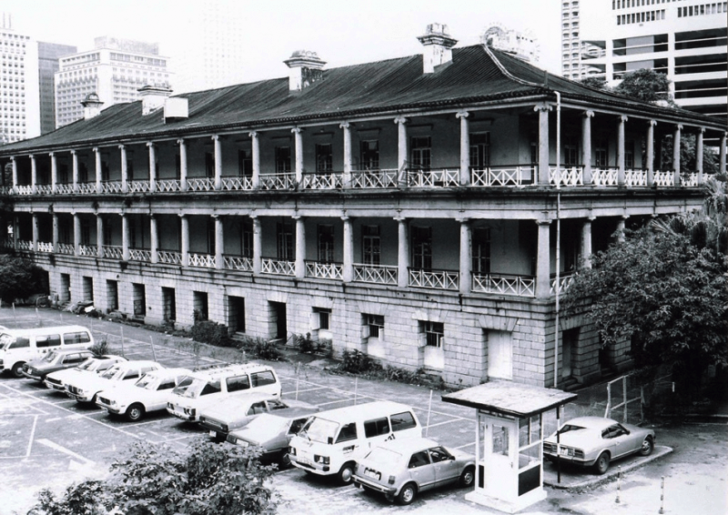 曾附屬於英治初期美利操場、自 1851 年起作為香港板球俱樂部所在地的遮打花園經過重新發展，正式向公眾開放。