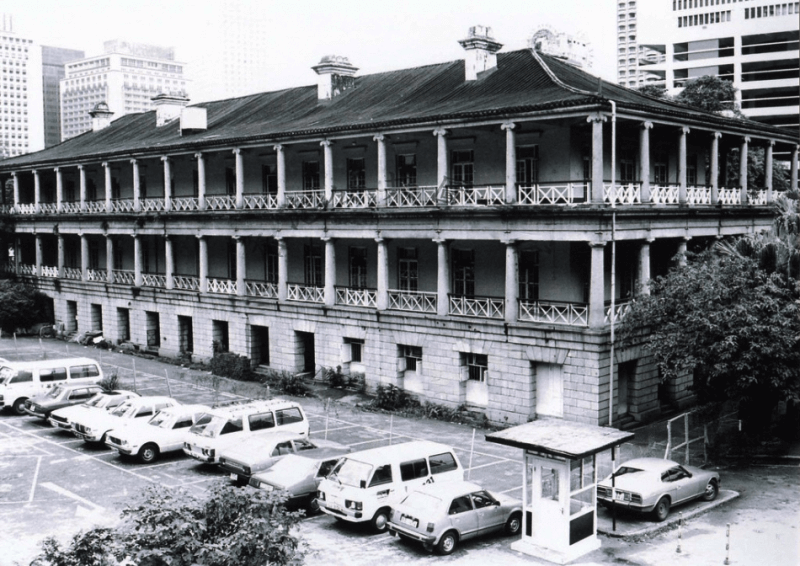 Part of the Murray Parade Ground in the early days of British rule which was home to the Hong Kong Cricket Club since 1851, Chater Garden was developed and formally opened.